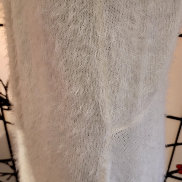 JEANINE PIERRE FUZZY CREAMY LADIES VEST WITH CROCHET BACK/SIZE MEDIUM/ELEGANT - Picture 6 of 13